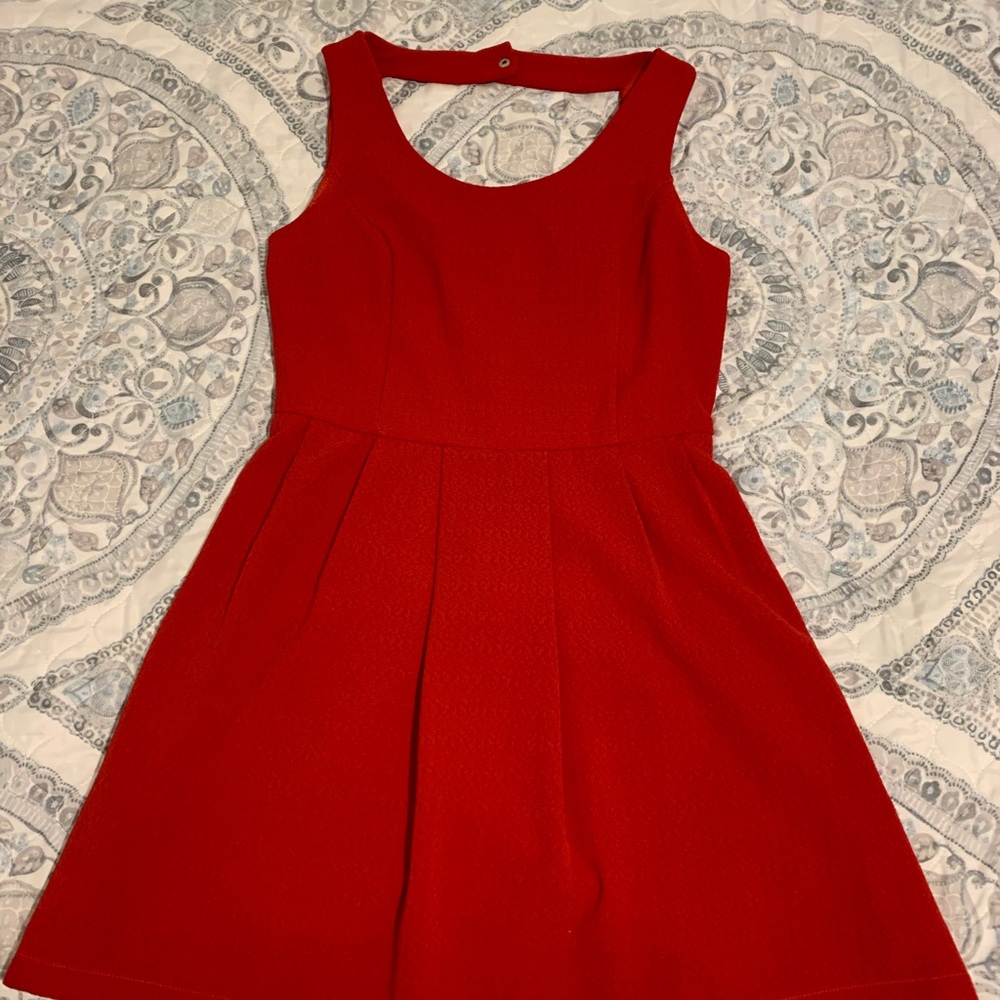 Red Dress - Picture 5 of 6